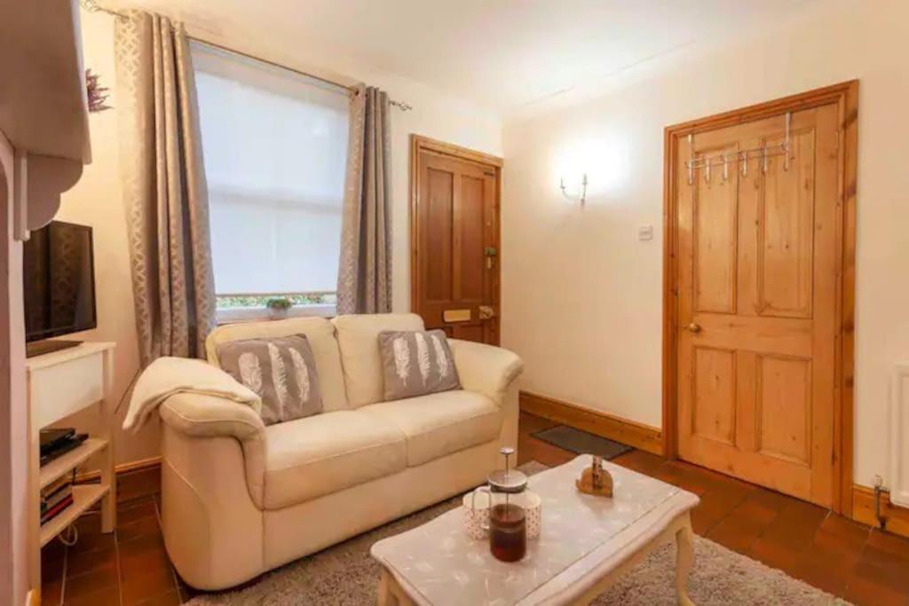 Cosy Heather Cottage 阿什伯恩 外观 照片